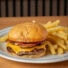 Burger NYC Style con papas fritas