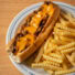 Philly cheesesteak con papas fritas